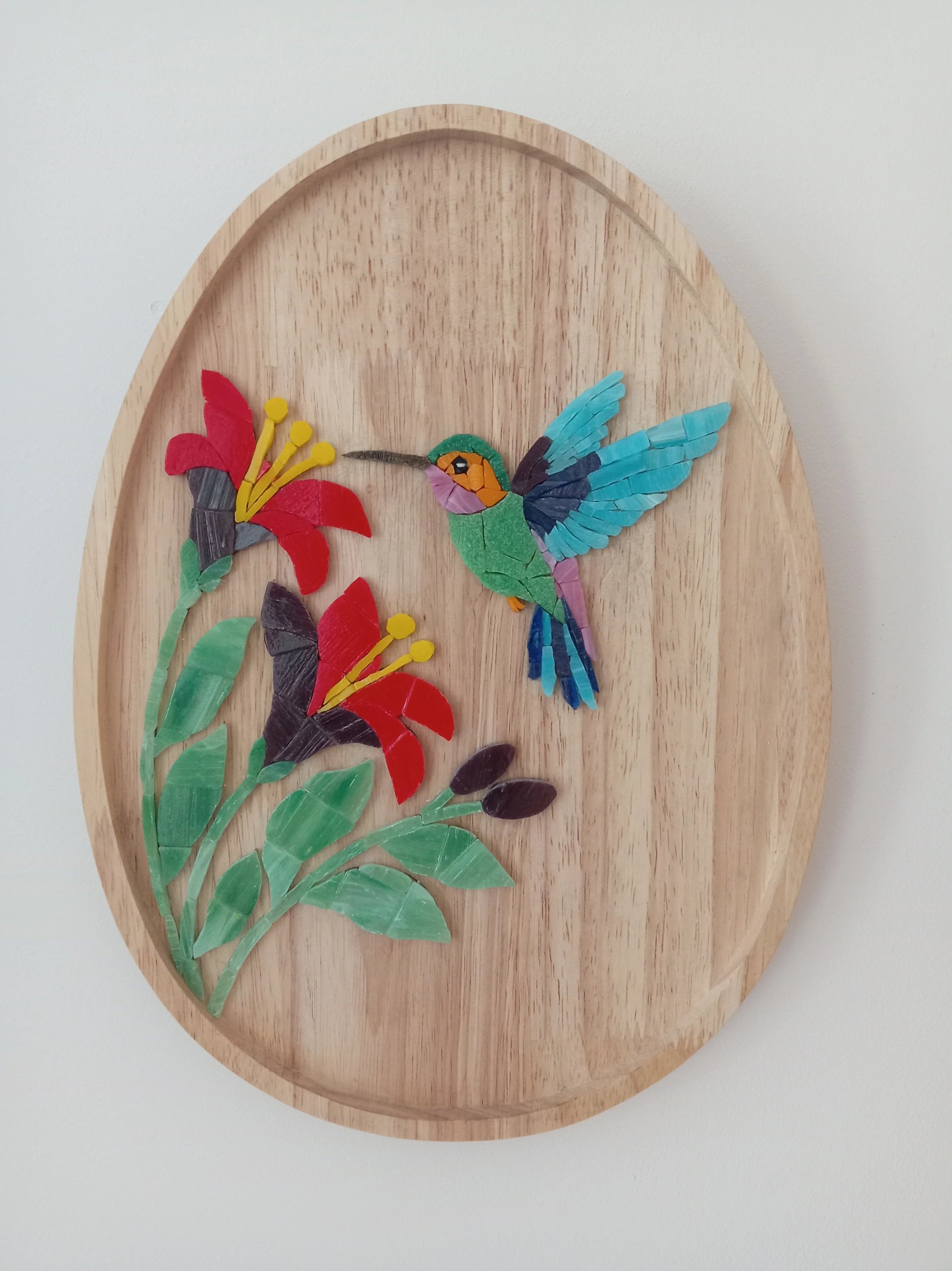 mosaïque d'un colibri butinant une fleur